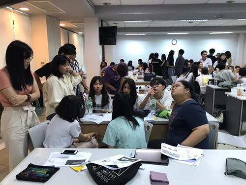 สัมมนาทางการเงิน ณ คณะพาณิชยศาสตร์และการบัญชี มหาวิทยาลัยธรรมศาสตร์