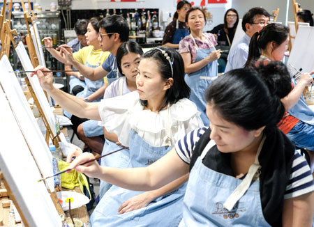 ‘KRUNGSRI PRIME’ Acrylic Painting workshop for Valentine’s Day