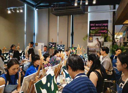‘KRUNGSRI PRIME’ Acrylic Painting workshop for summer 2019