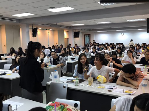 สัมมนาทางการเงิน ณ คณะพาณิชยศาสตร์และการบัญชี มหาวิทยาลัยธรรมศาสตร์